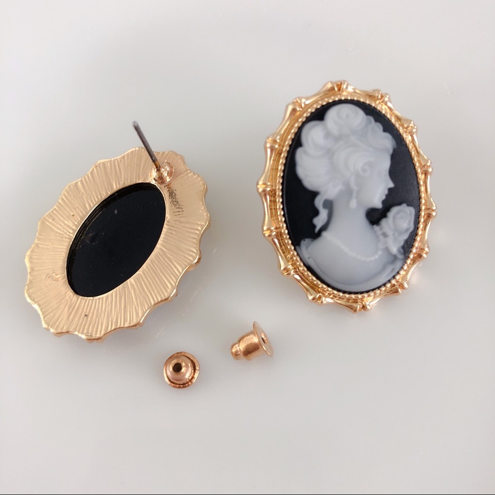 3/$30 NEW VINTAGE CAMEO BLACK GOLD STUD EARRINGS - Picture 5 of 5